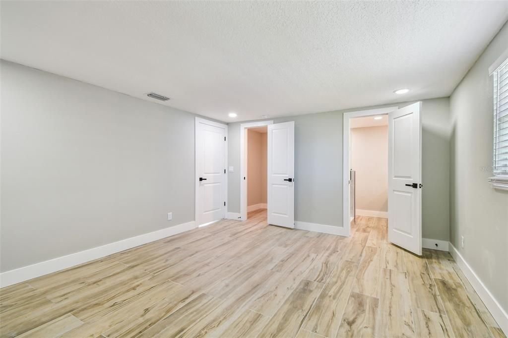 Empty room, Interior, Recessed Lighting, Wood Texture Flooring