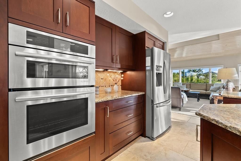 Interior, Kitchen, Living room, Recessed Lighting, Stainless Steel Appliances