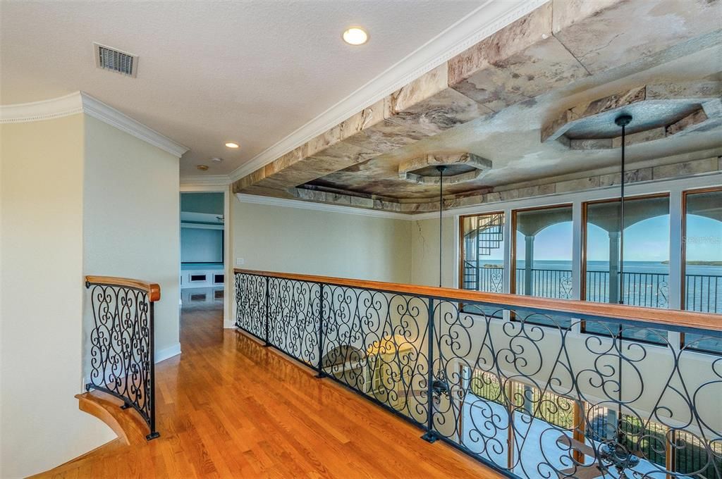 Interior, Recessed Lighting, Water, Wood Texture Flooring