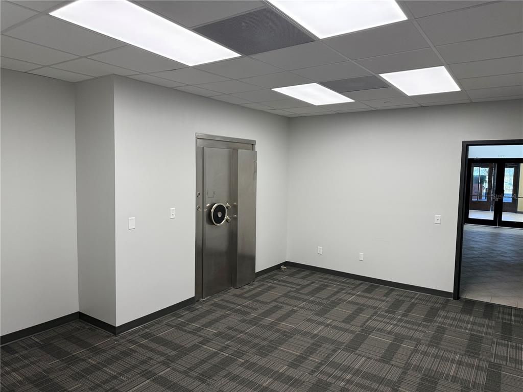 Elevator, Empty room, Interior, Recessed Lighting, Washer