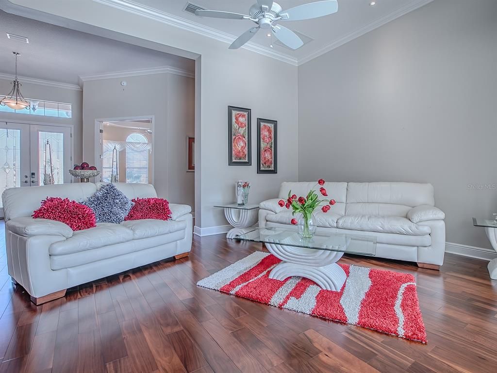 Interior, Living room, Pendant Lights, Recessed Lighting, Wood Texture Flooring