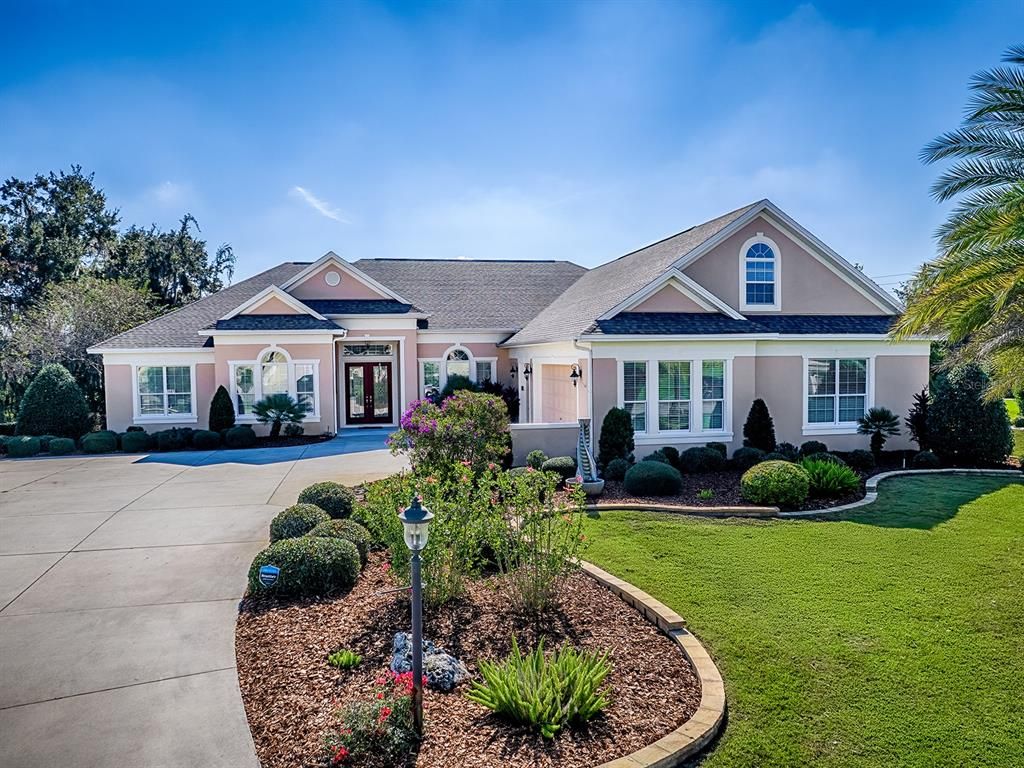 Exterior, Facade, Ranch