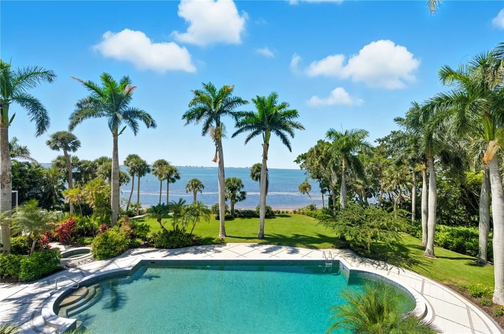 Exterior, Pool, Water