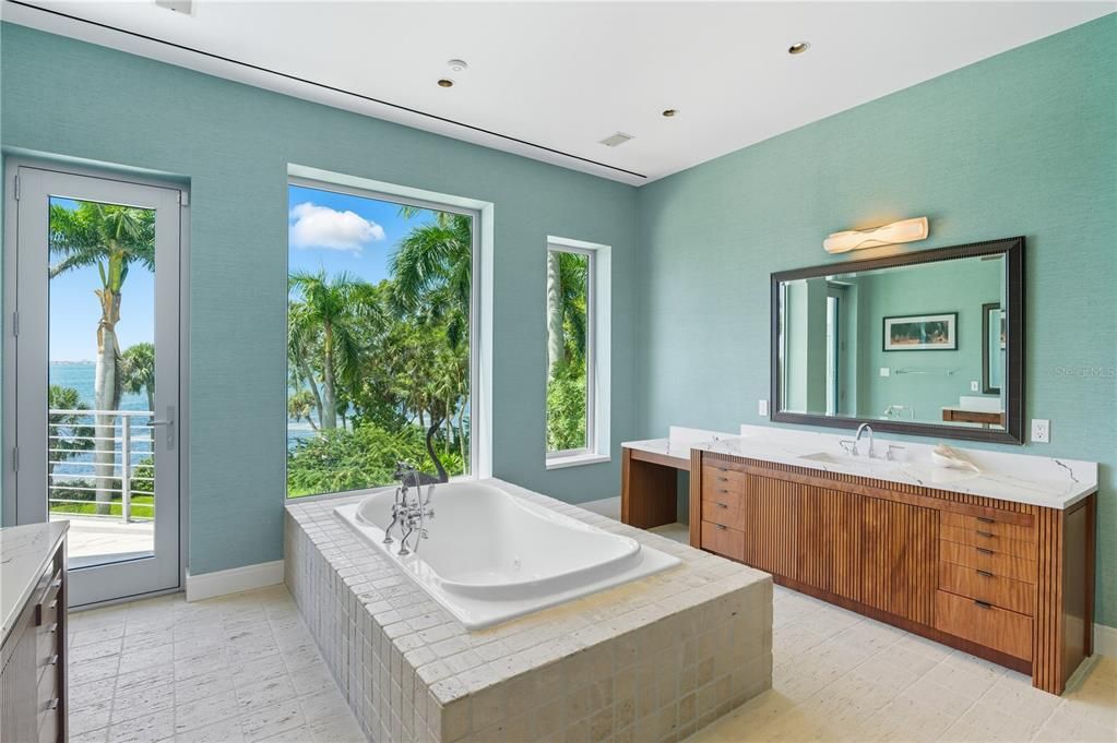 Bathroom, Interior, Recessed Lighting