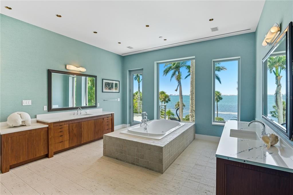Bathroom, Dual Sink Vanities, Interior, Recessed Lighting, Water