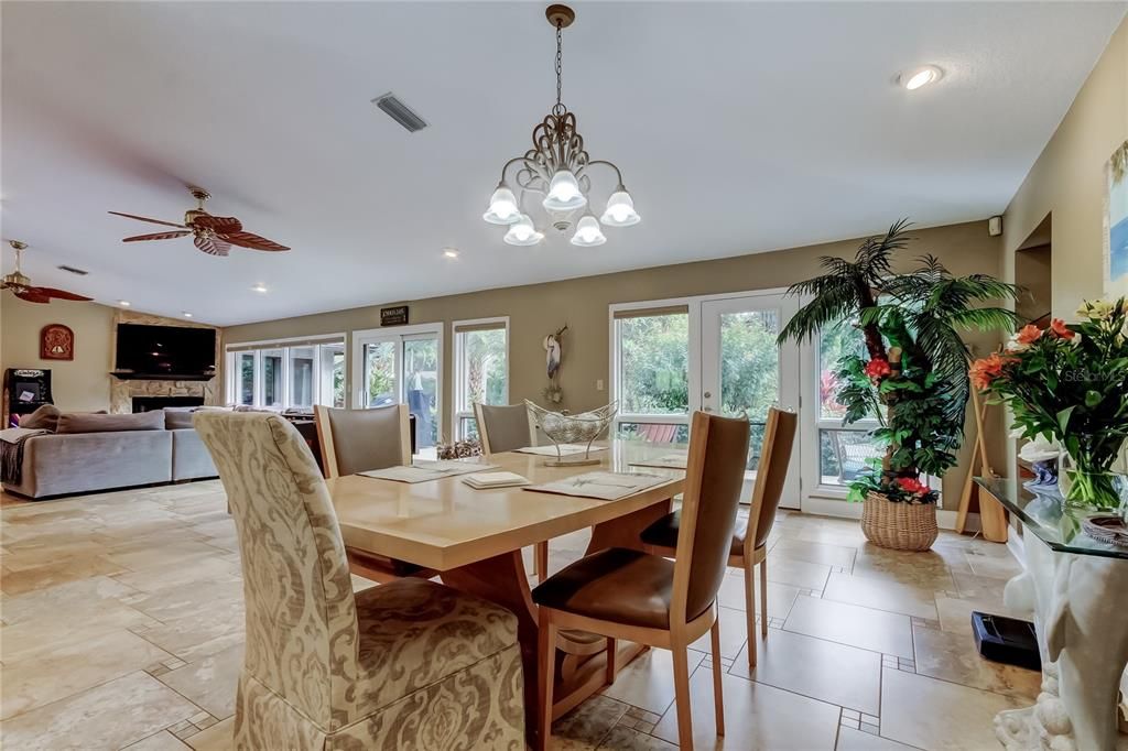 Chandelier, Dining room, Interior, Living room, Recessed Lighting