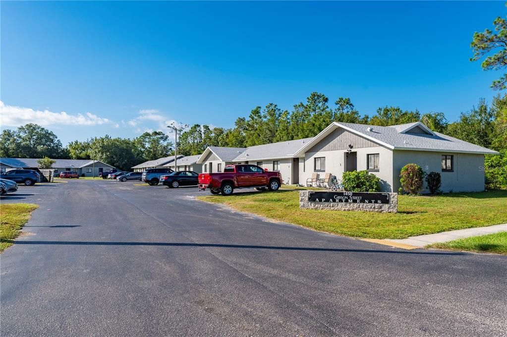 Exterior, Facade, Ranch