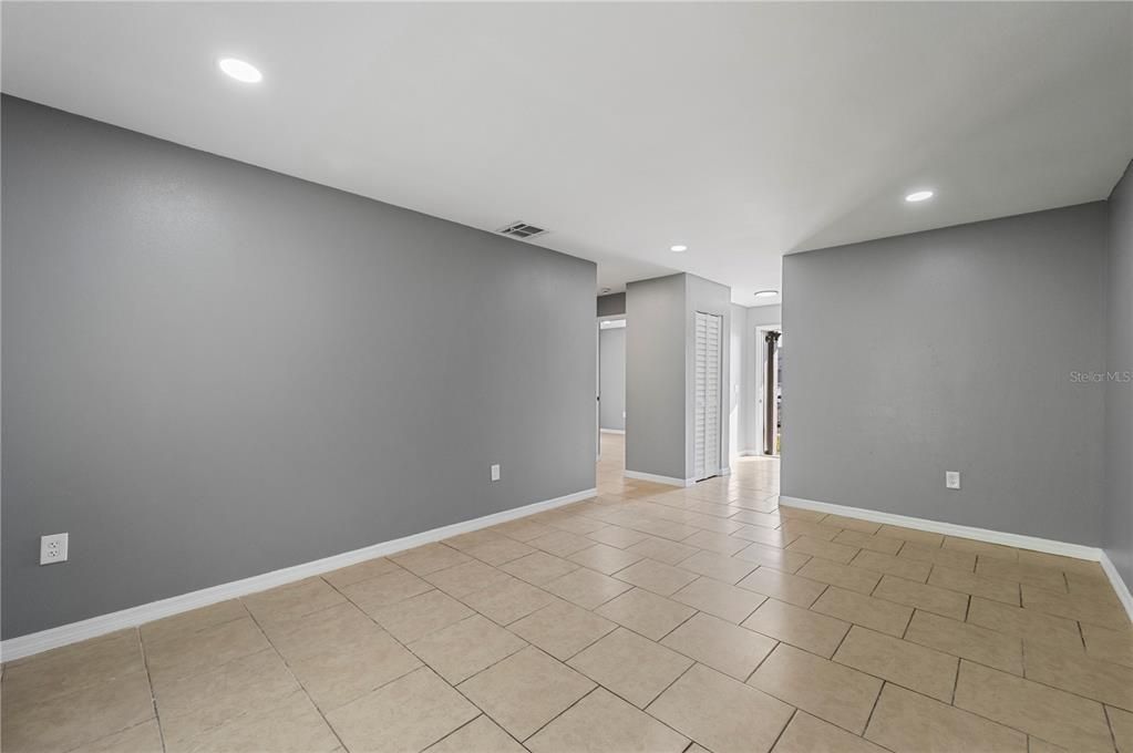 Empty room, Interior, Recessed Lighting