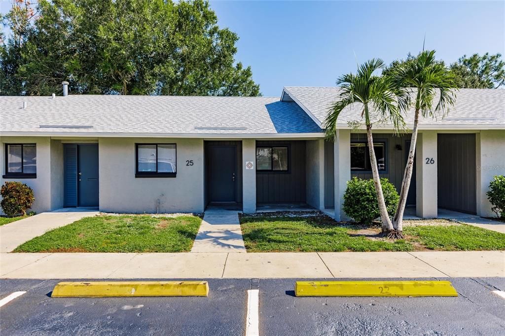 Exterior, Facade, Ranch