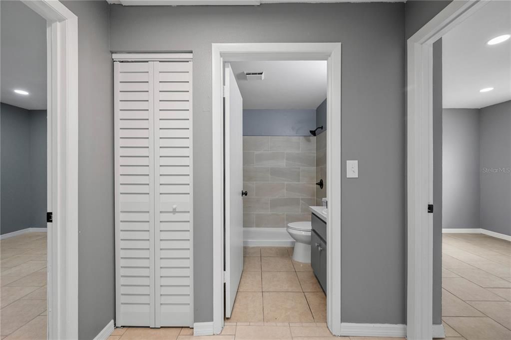 Bathroom, Interior, Recessed Lighting