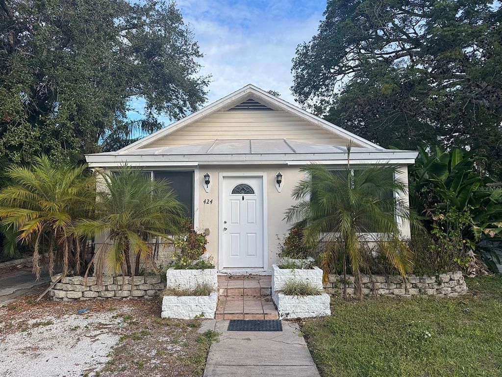 Exterior, Facade, None