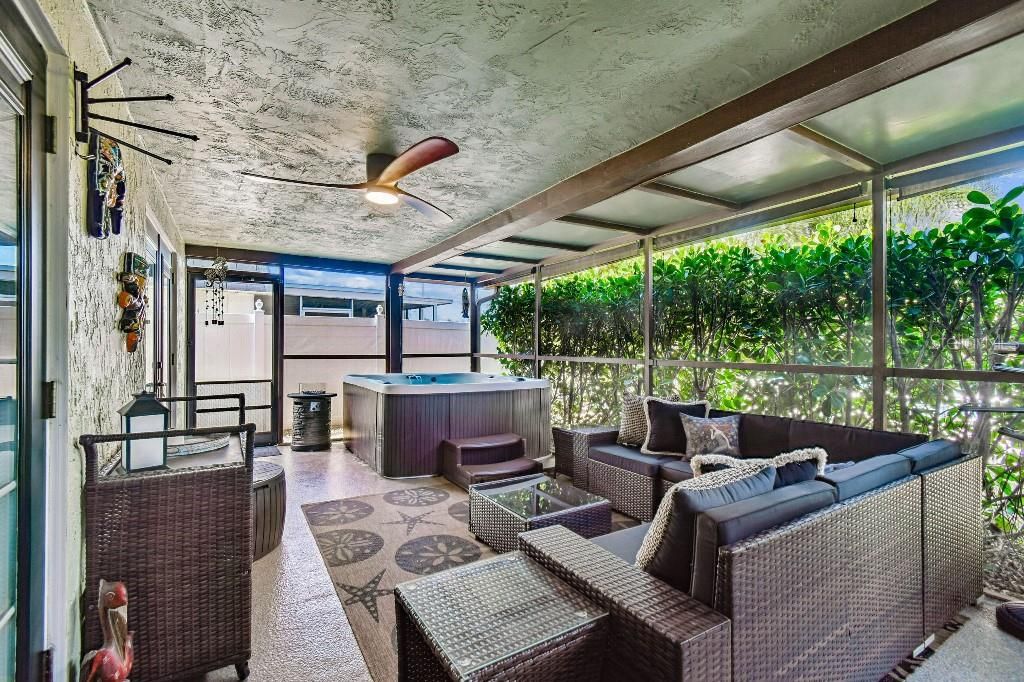Hot Tub, Interior, Living room, Sun Room