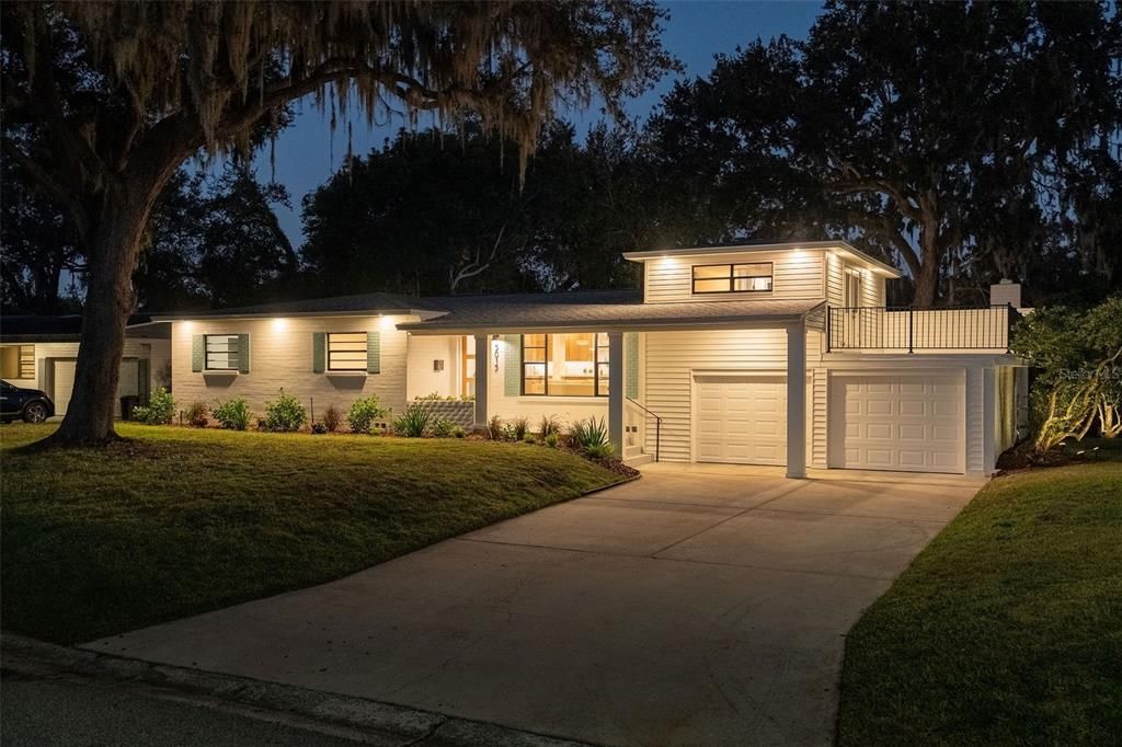 Attached, Exterior, Facade, Modern