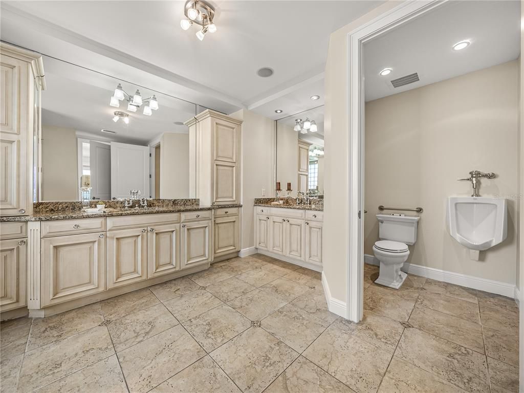Bathroom, Dual Sink Vanities, Interior, Recessed Lighting