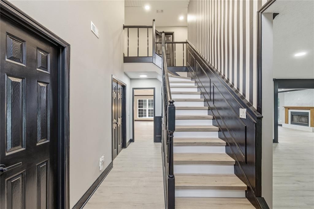 Interior, Recessed Lighting, Wood Texture Flooring