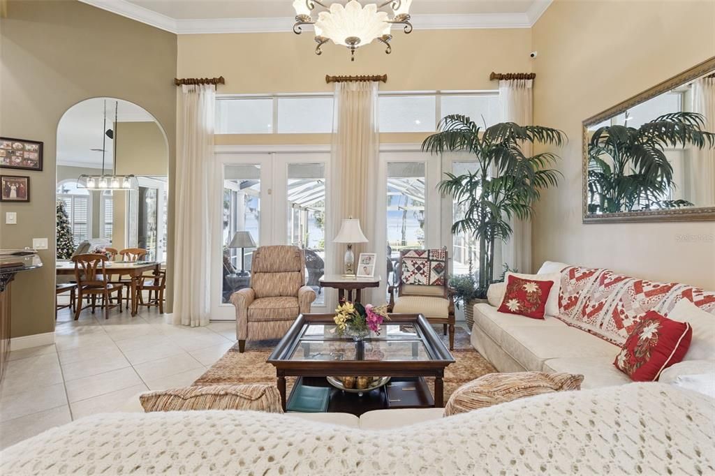 Chandelier, Dining room, Interior, Living room, Pendant Lights