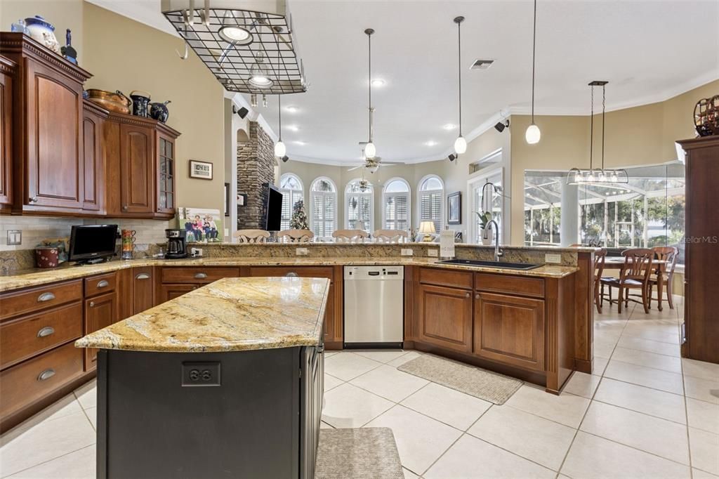 Dining room, Interior, Kitchen, Pendant Lights, Recessed Lighting, Stainless Steel Appliances
