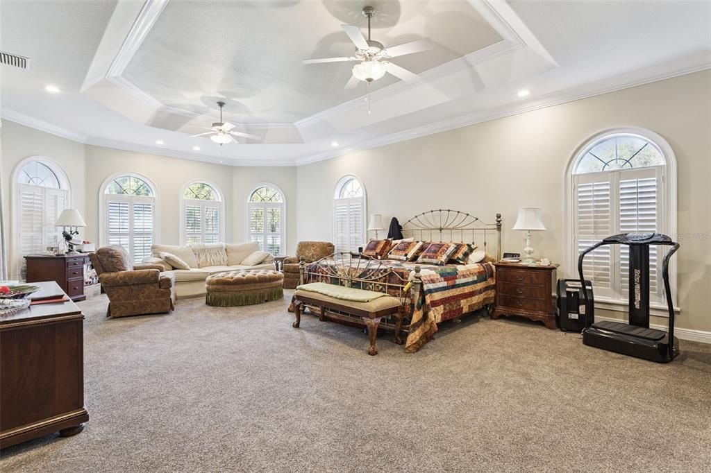 Bedroom, Fitness Equipment, Interior, Living room, Recessed Lighting