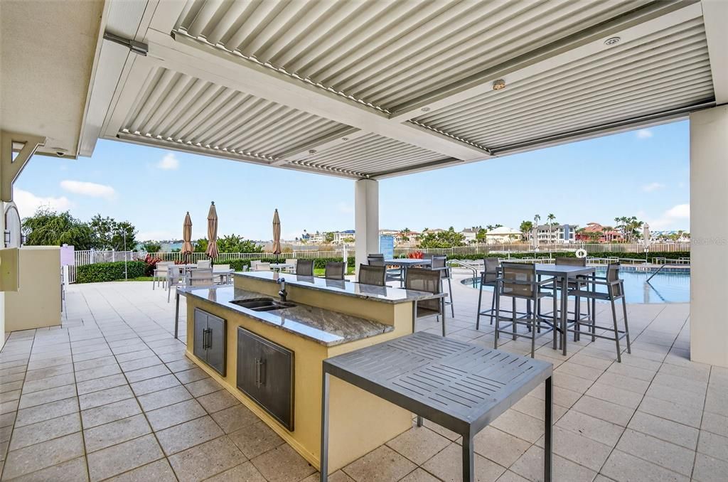 Exterior, Outdoor Kitchen, Pool