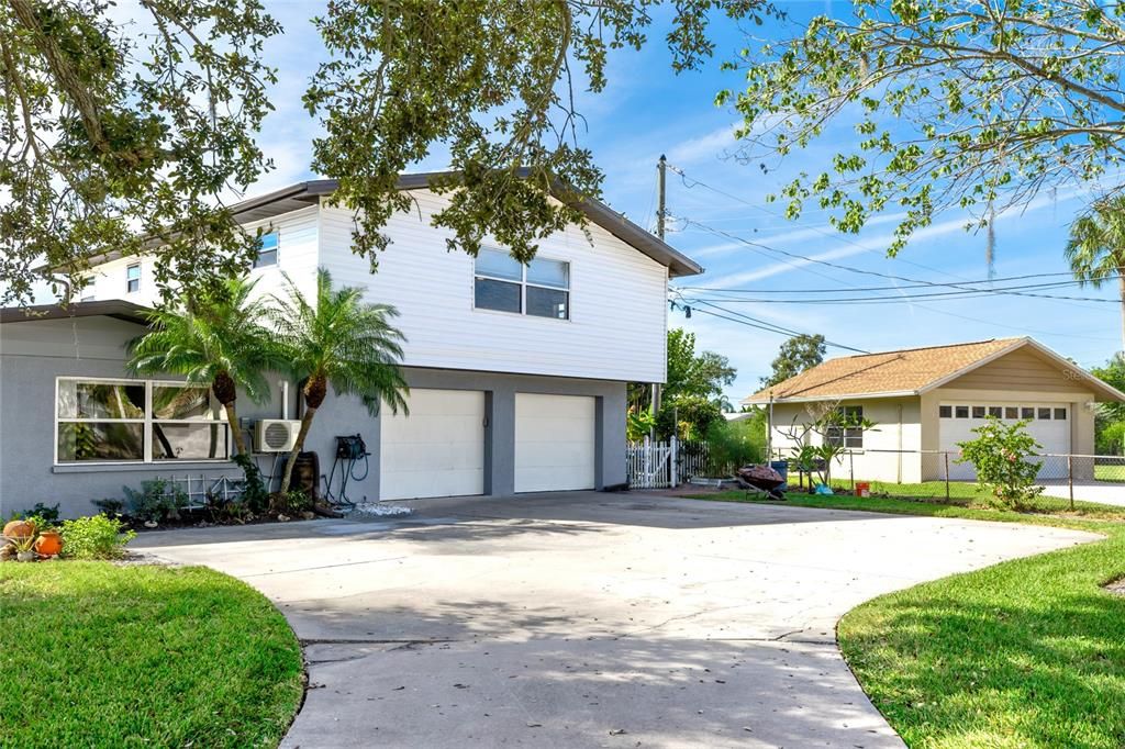 Attached, Exterior, Facade, Farmhouse