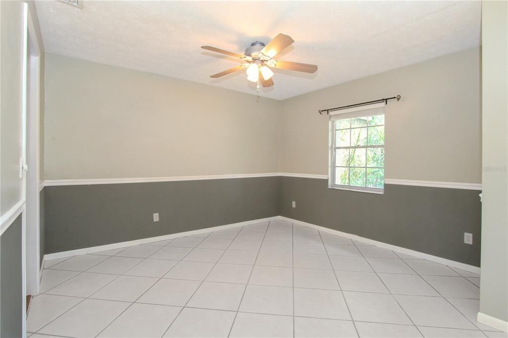 Empty room, Interior