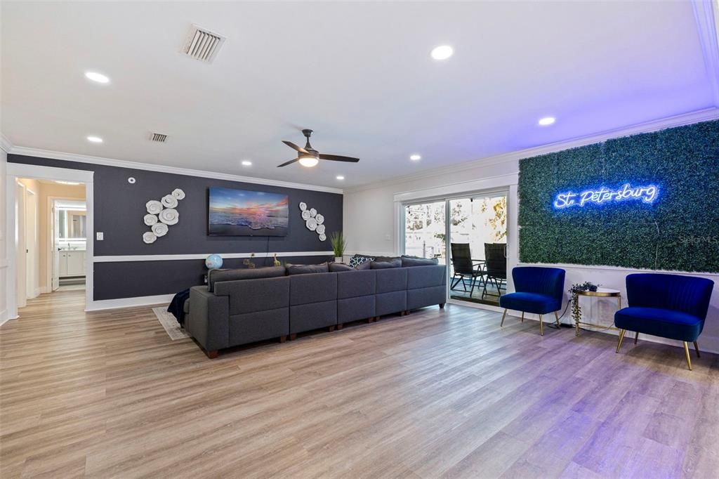 Interior, Living room, Recessed Lighting, Wood Texture Flooring