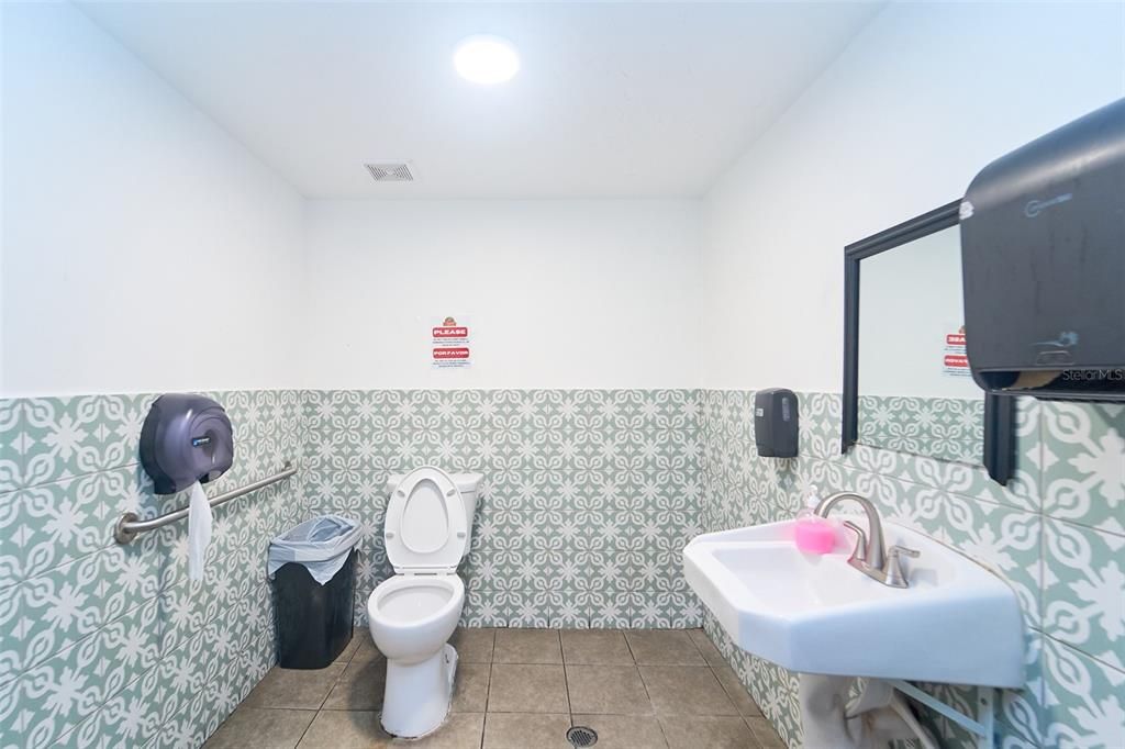 Bathroom, Interior, Recessed Lighting