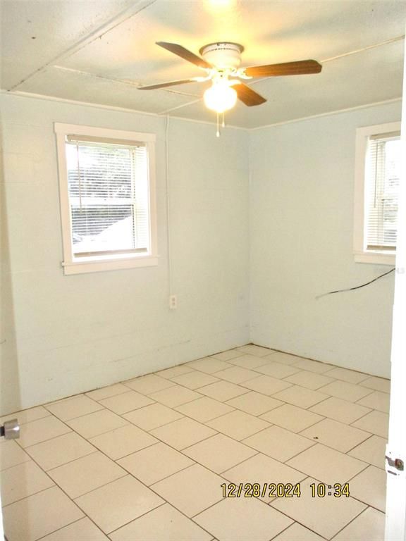 Empty room, Interior