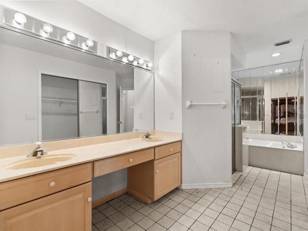 Bathroom, Dual Sink Vanities, Interior, Recessed Lighting
