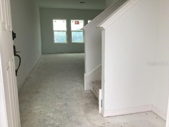 Empty room, Interior