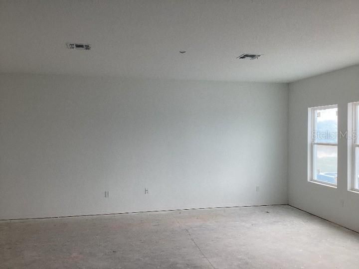 Empty room, Interior