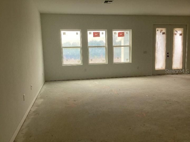Empty room, Interior