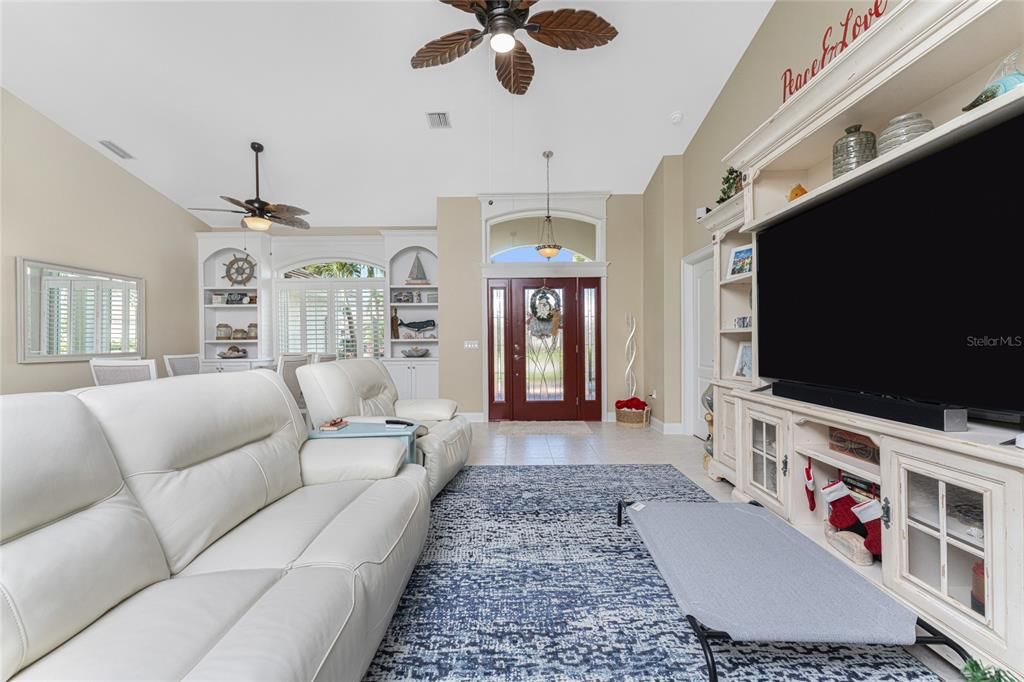 Dining room, Interior, Living room, Pendant Lights