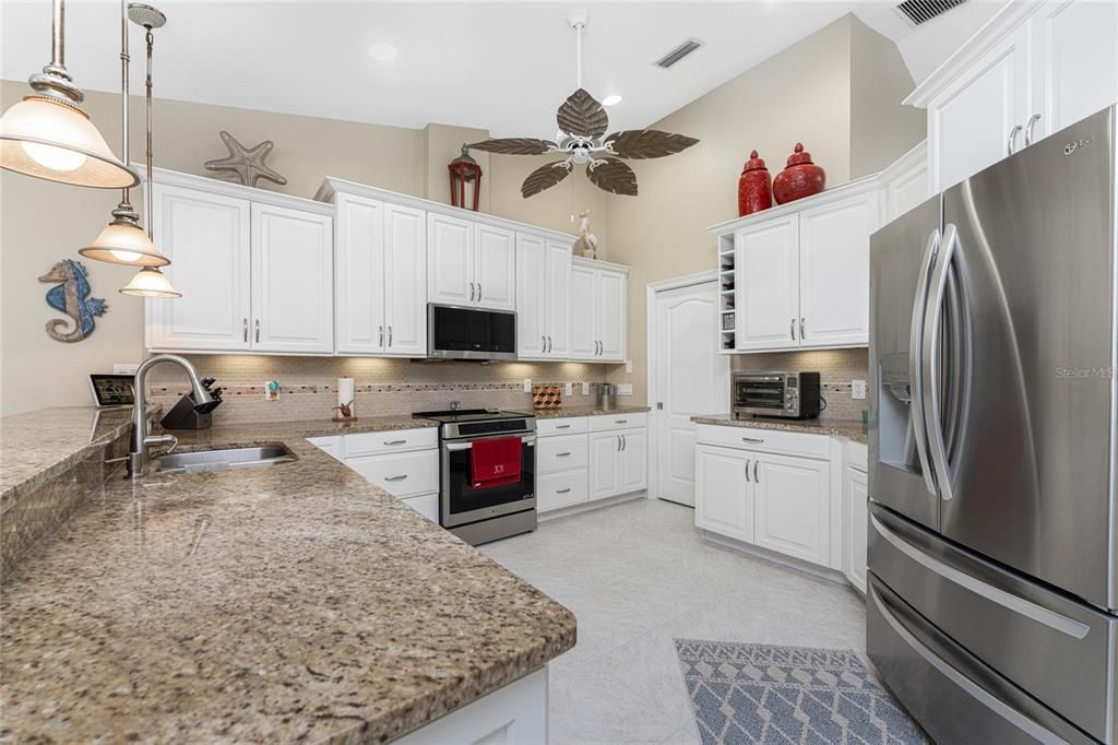 Interior, Kitchen, Pendant Lights, Recessed Lighting, Stainless Steel Appliances