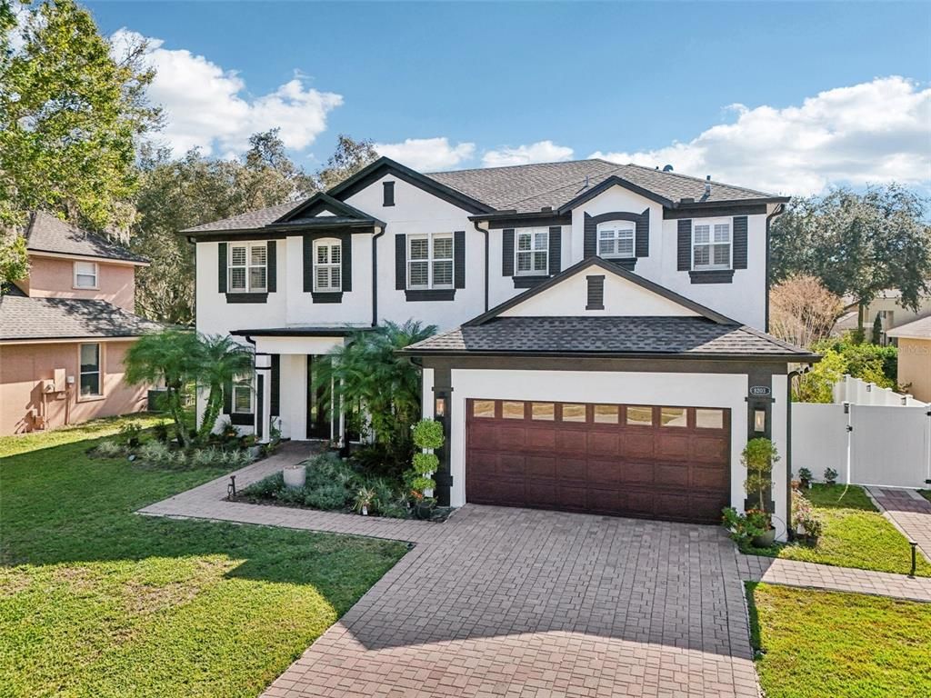 Attached, Exterior, Facade, Farmhouse