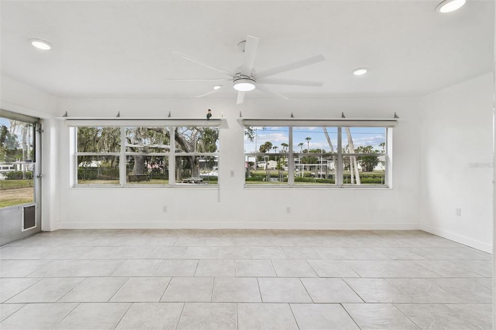 Empty room, Interior, Recessed Lighting