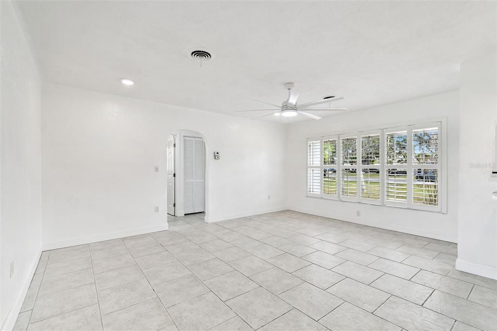 Empty room, Interior, Recessed Lighting