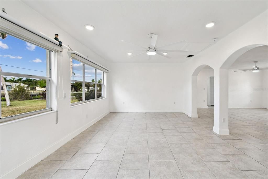 Empty room, Interior, Recessed Lighting