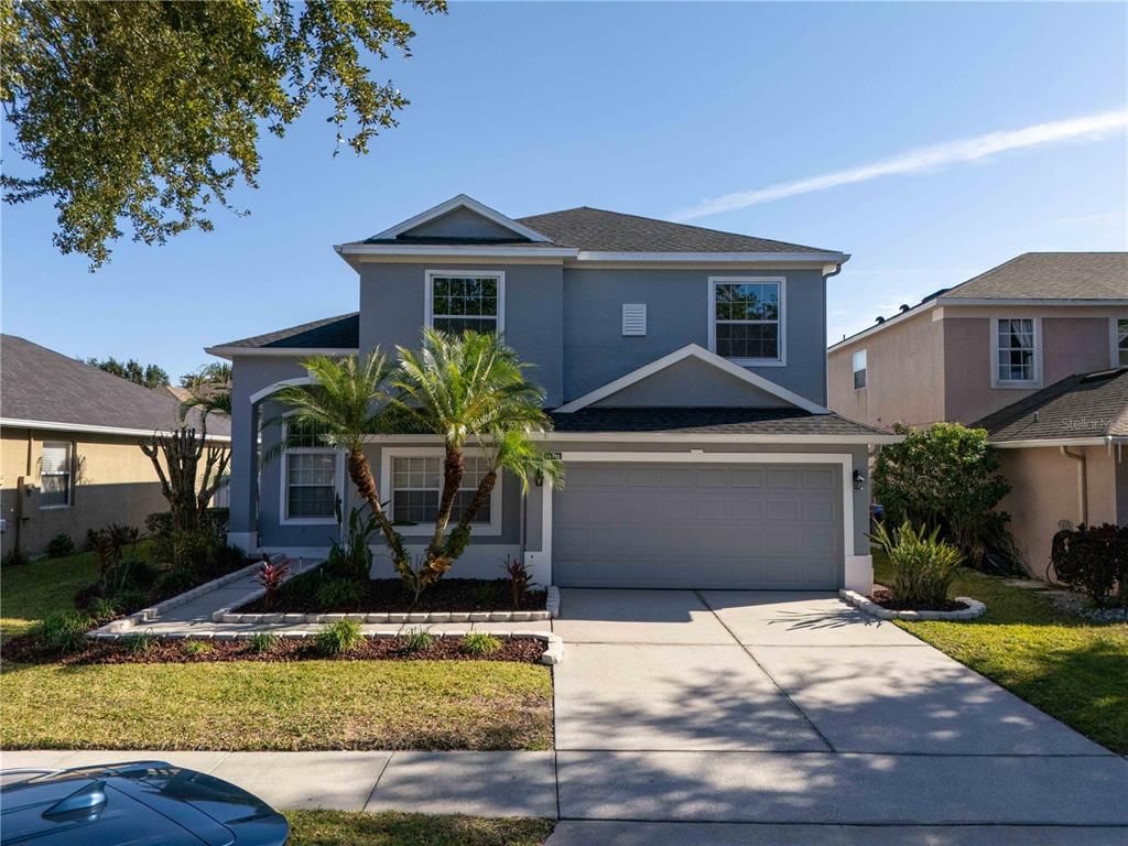 Attached, Exterior, Facade, American Craftsman