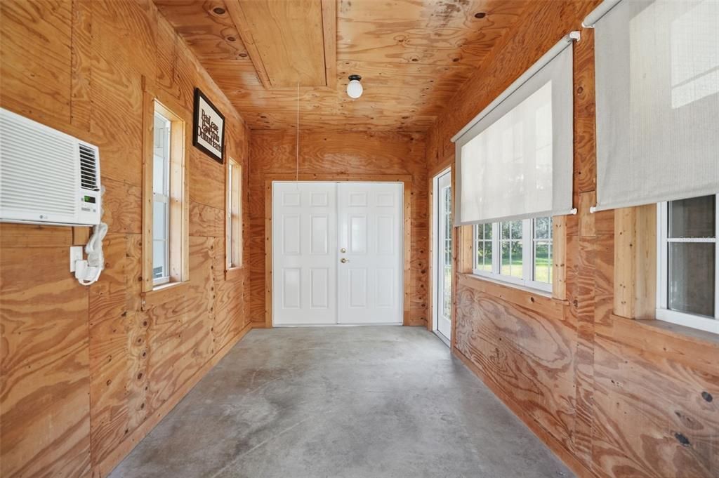 Empty room, Interior, Wooden Ceilings, Wooden Walls