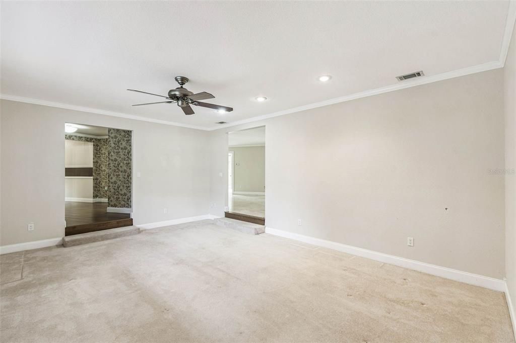 Empty room, Interior, Recessed Lighting