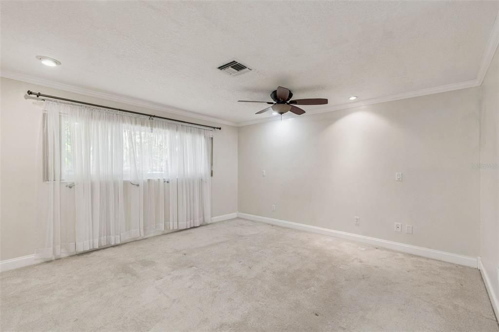Empty room, Interior, Recessed Lighting