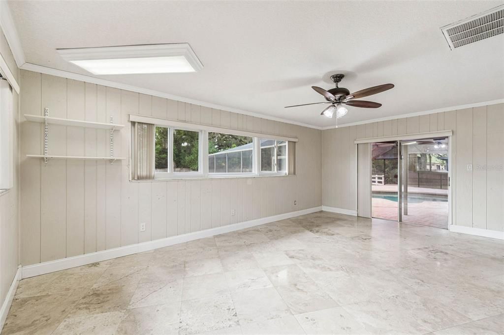 Empty room, Interior