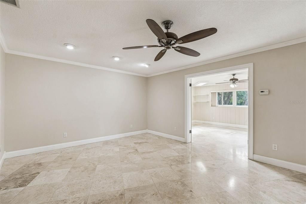 Empty room, Interior, Recessed Lighting