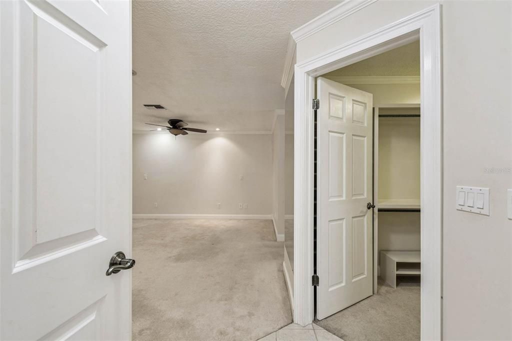 Empty room, Interior, Recessed Lighting