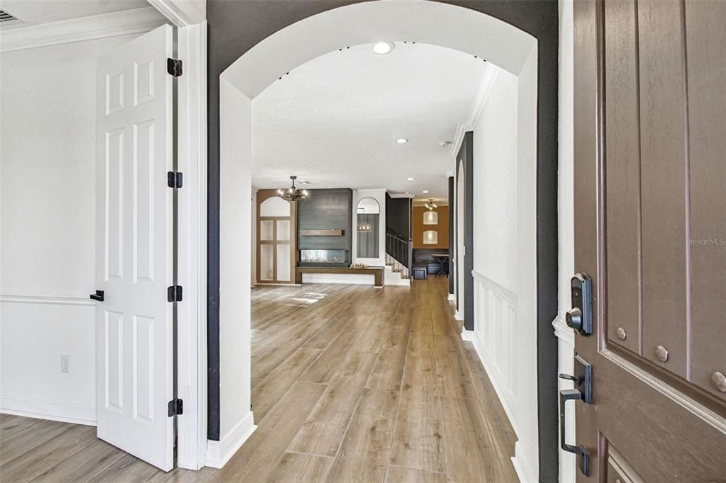 Interior, Recessed Lighting, Wood Texture Flooring