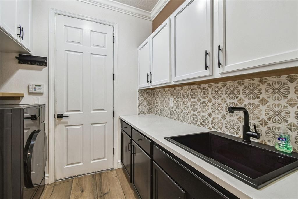 Interior, Kitchen, Washer, Wood Texture Flooring