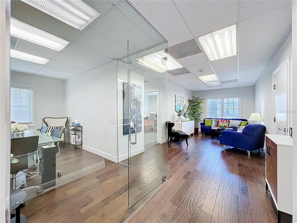 Interior, Living room, Recessed Lighting, Wood Texture Flooring