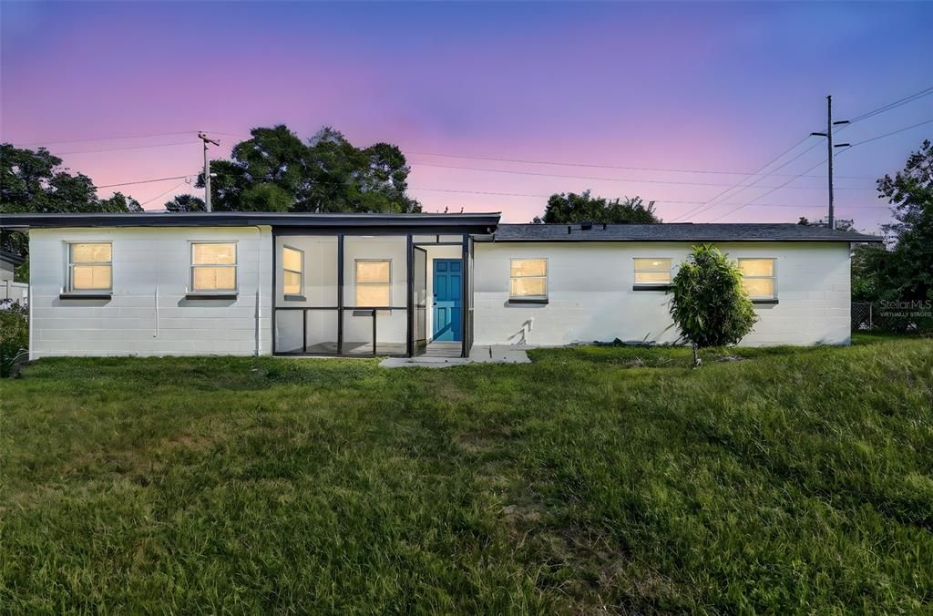 Backyard, Exterior, Facade, Ranch