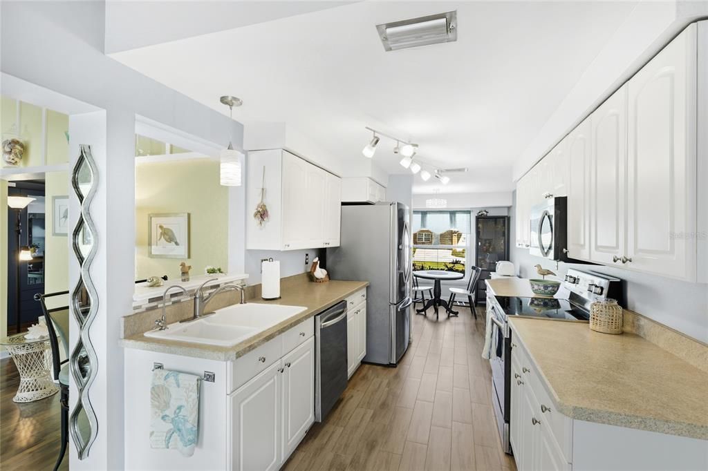 Dining room, Interior, Kitchen, Pendant Lights, Wood Texture Flooring